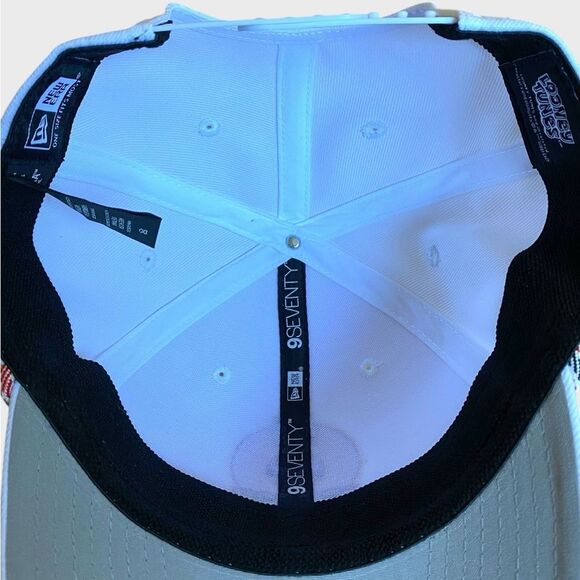 NEW Bugs Bunny Looney Tunes New Era 9SEVENTY Stretch-Snap Adjustable Hat White - Picture 13 of 15